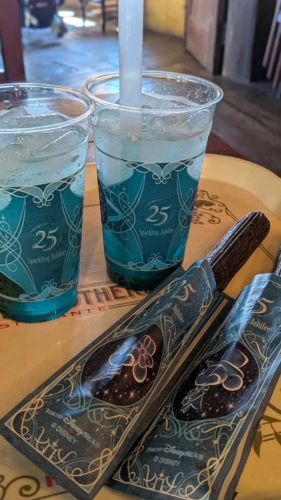 25周年のドリンク&チュロス