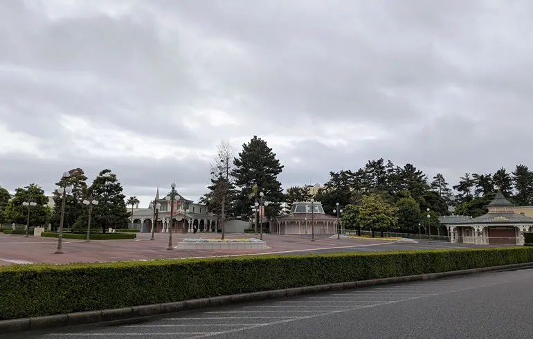 ディズニーランドの入園ゲート